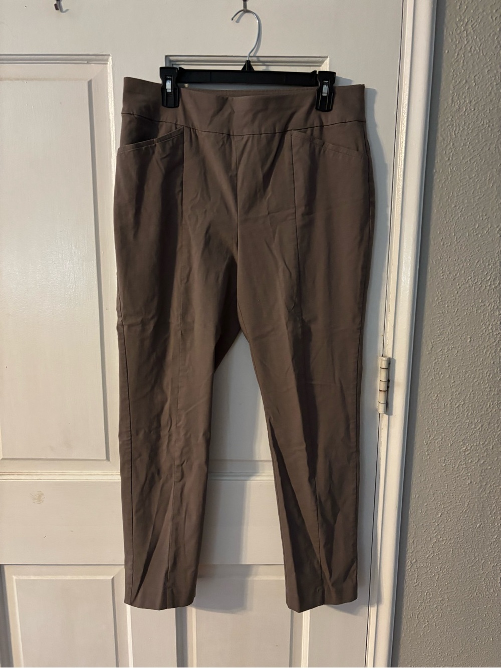 Chico's Women's Brown Dress Pants Slim Fit Tapered Mid Rise Stretch Zip 1.5Short